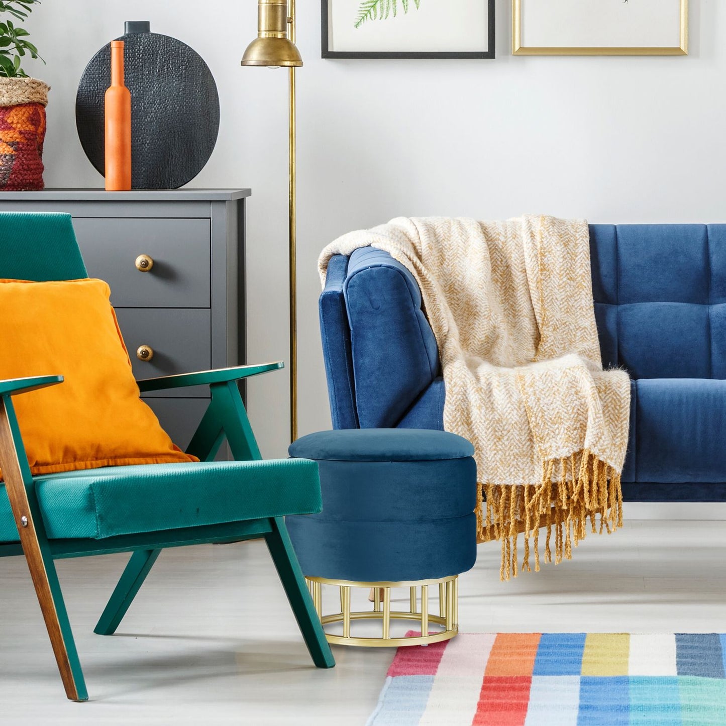 Velvet pouffe with storage space