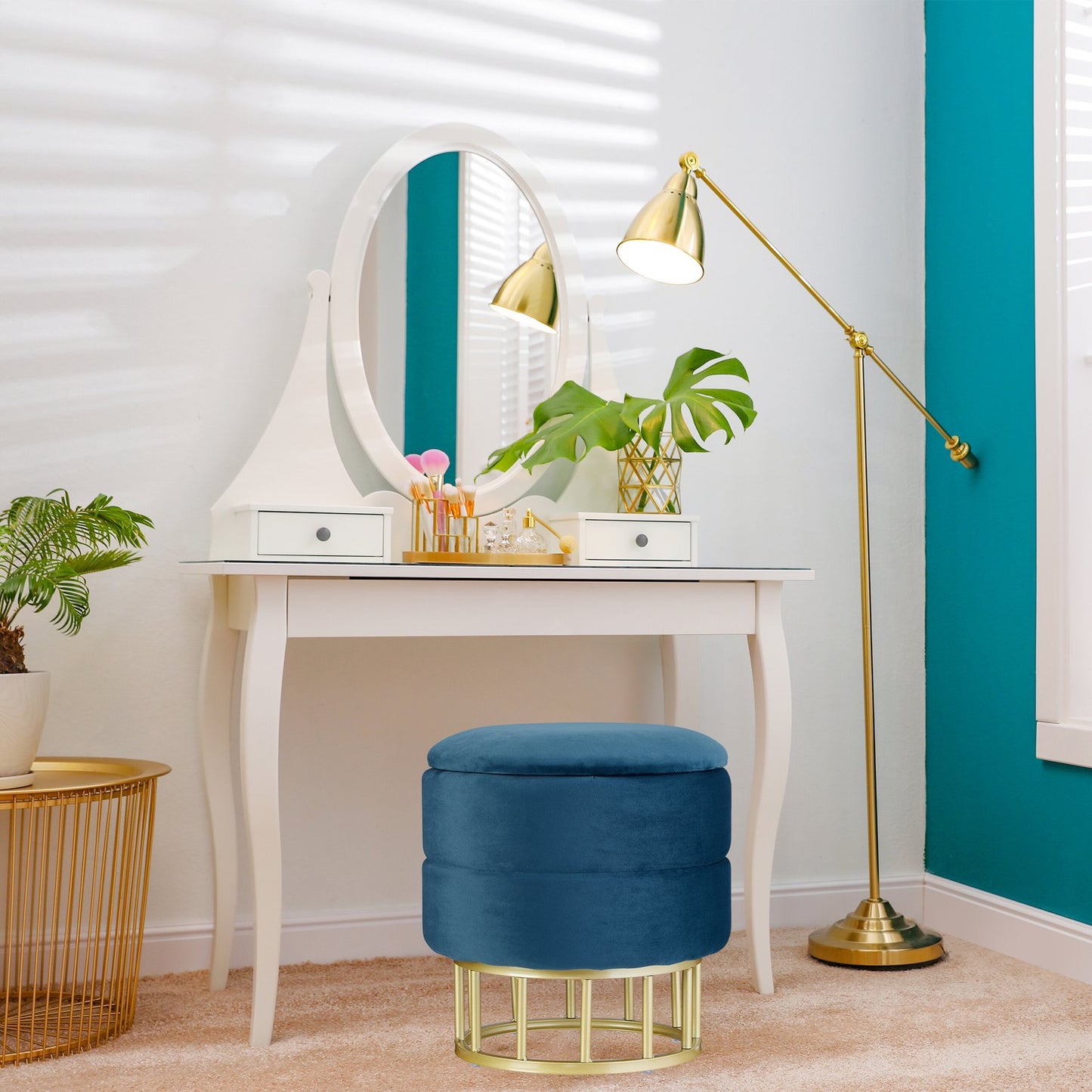 Velvet pouffe with storage space