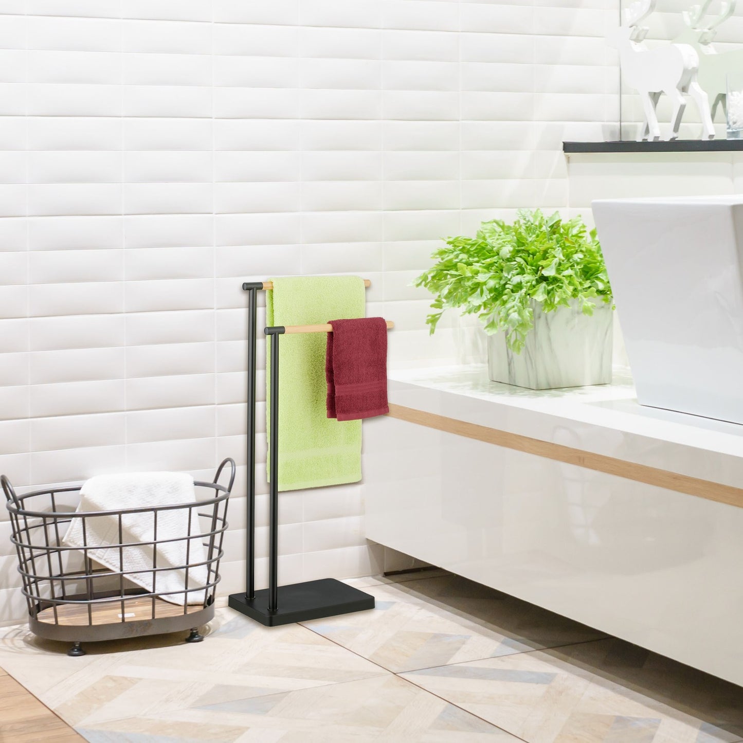 Vertical towel rail