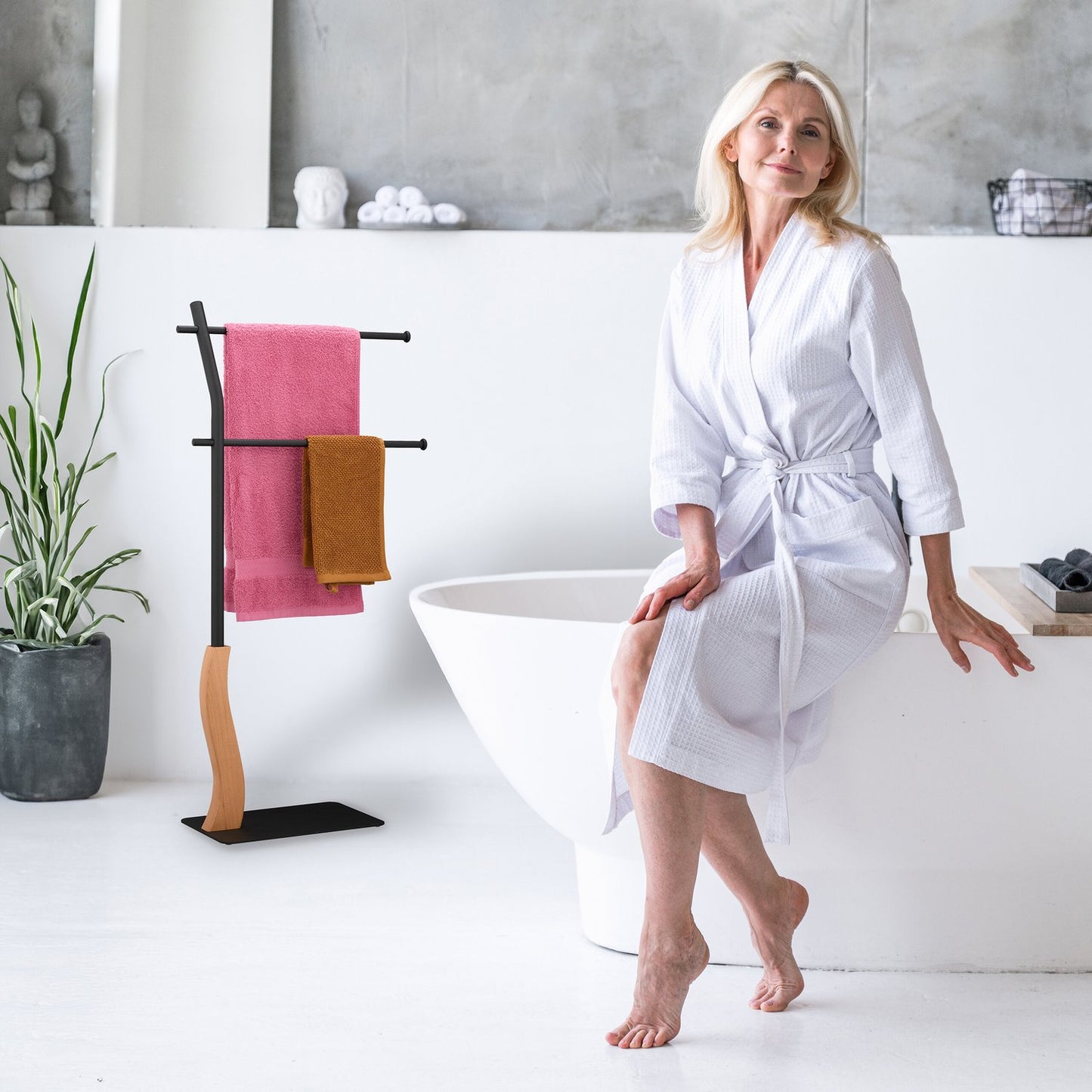 Vertical towel rail