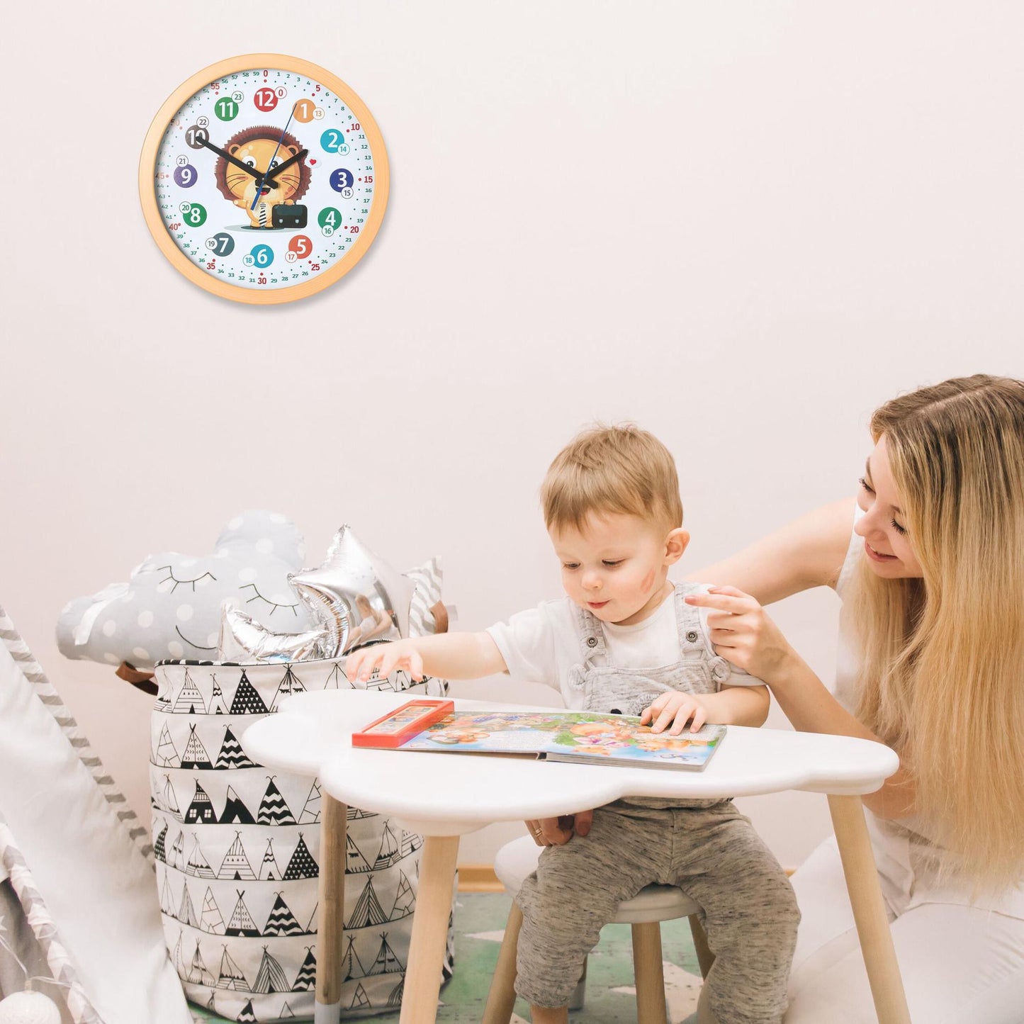 Wall clock for children "Lion