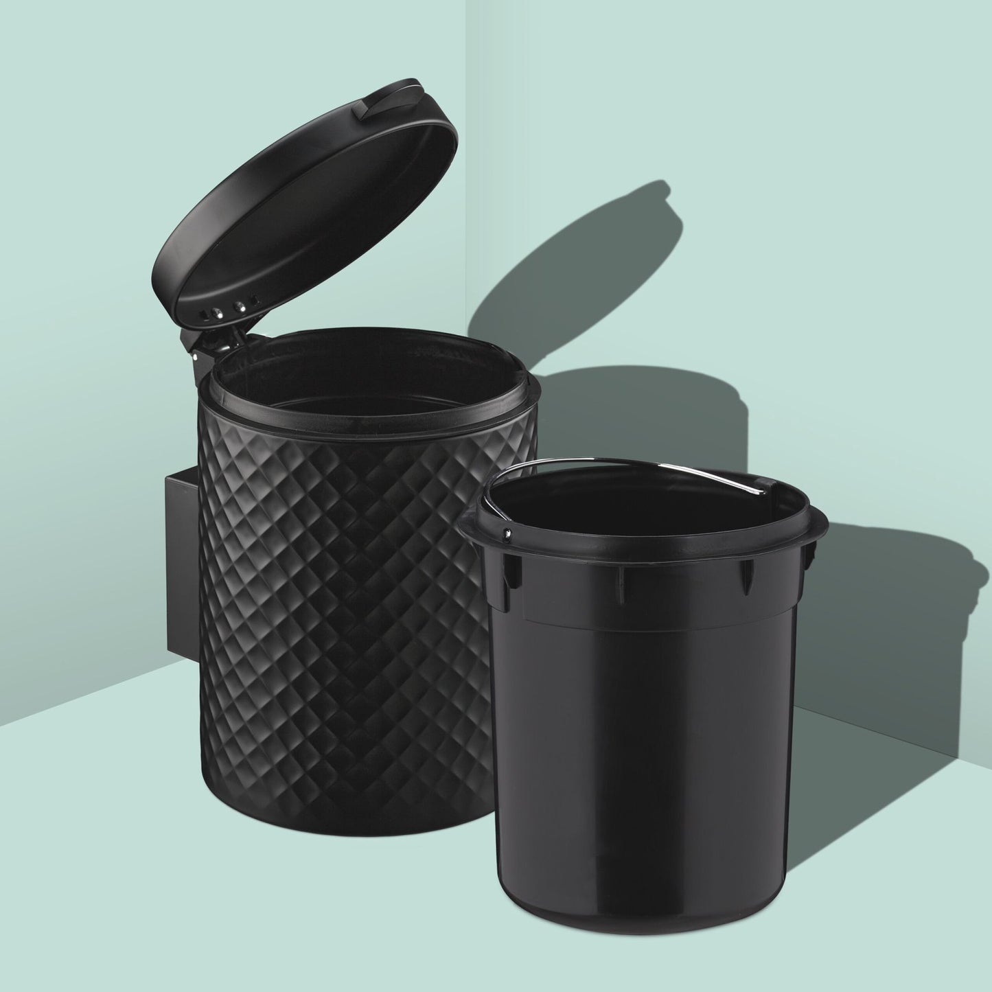 Wall-mounted cosmetics container 3 liters