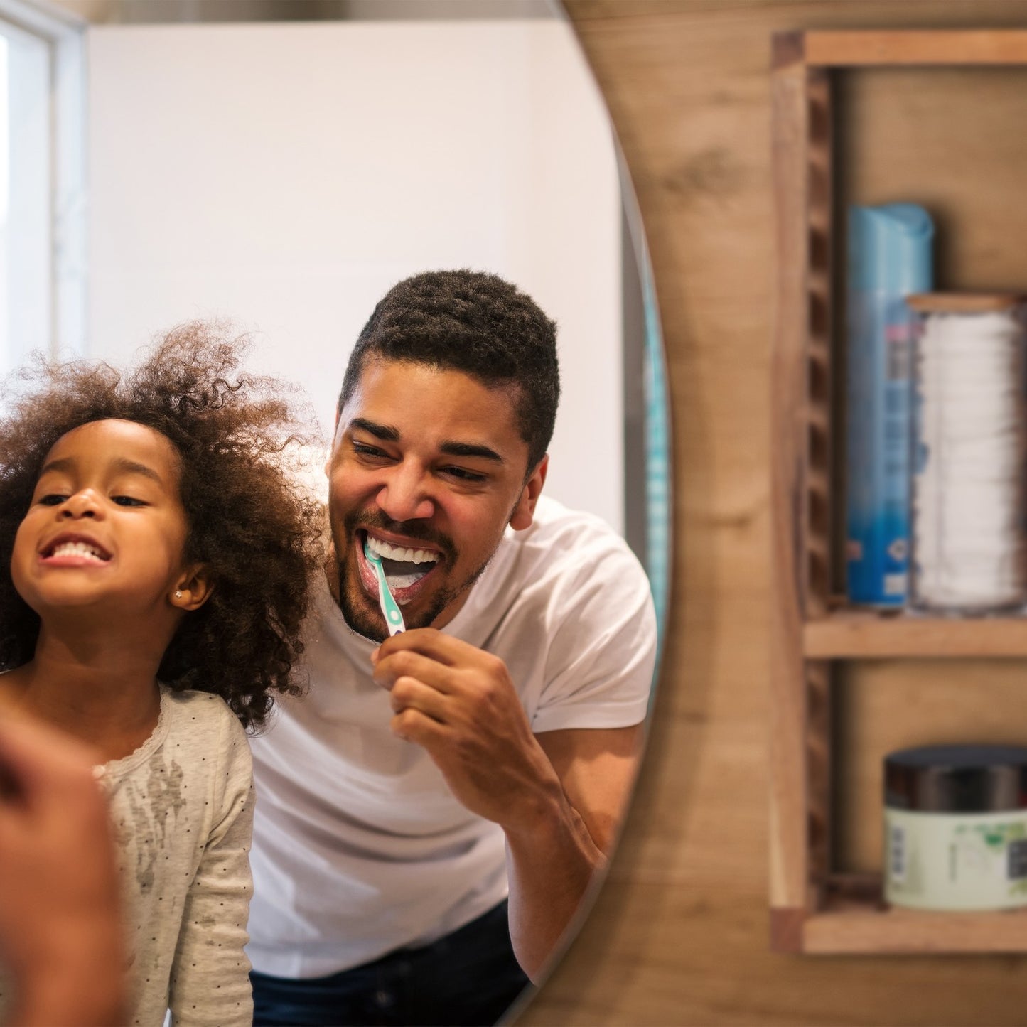 Wall shelf with 5 compartments