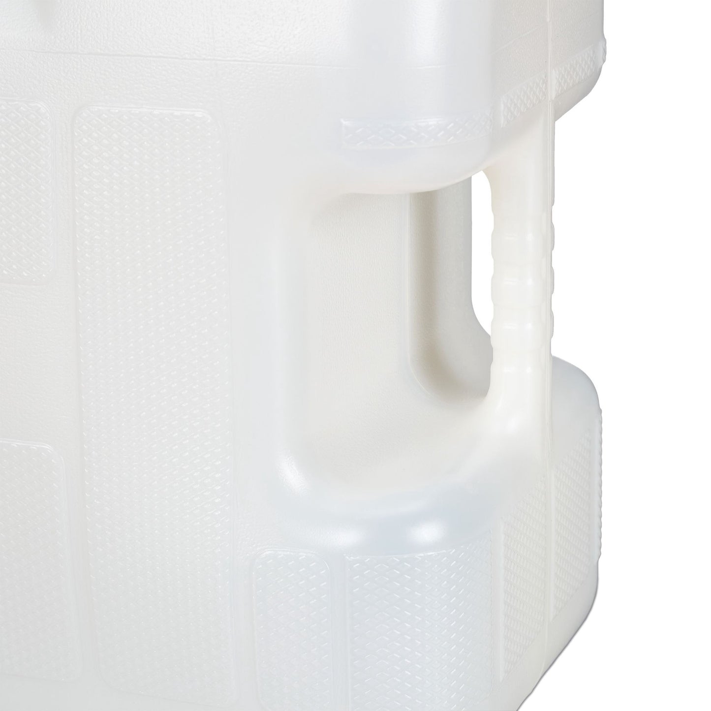 Water tank with faucet