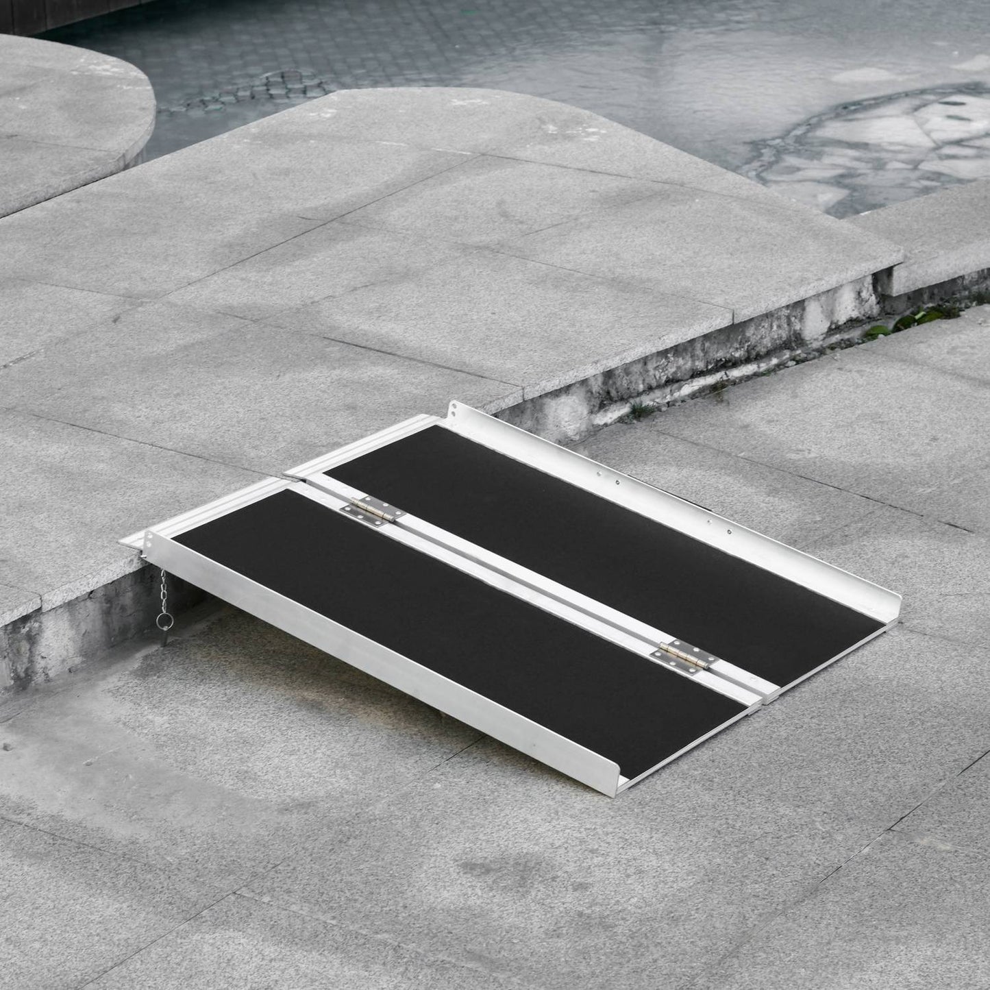 Folding wheelchair ramp, capacity 270 kg, 93x73 cm