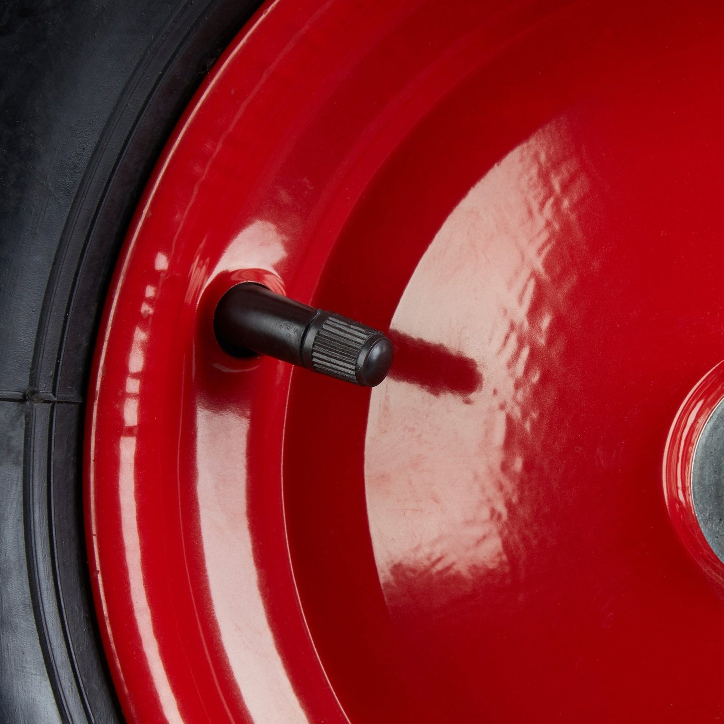 Wheels for wheelbarrow with pneumatic tires and axle