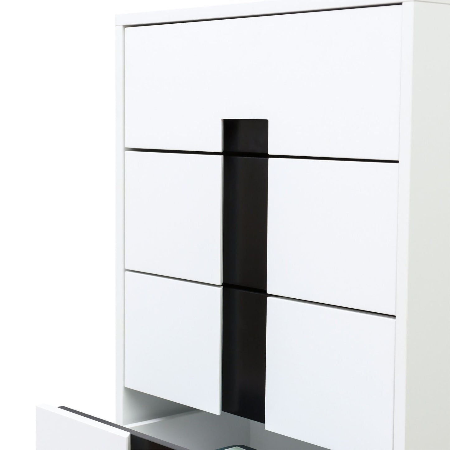 White Chest of Drawers – 4 Spacious Drawers, Versatile Storage