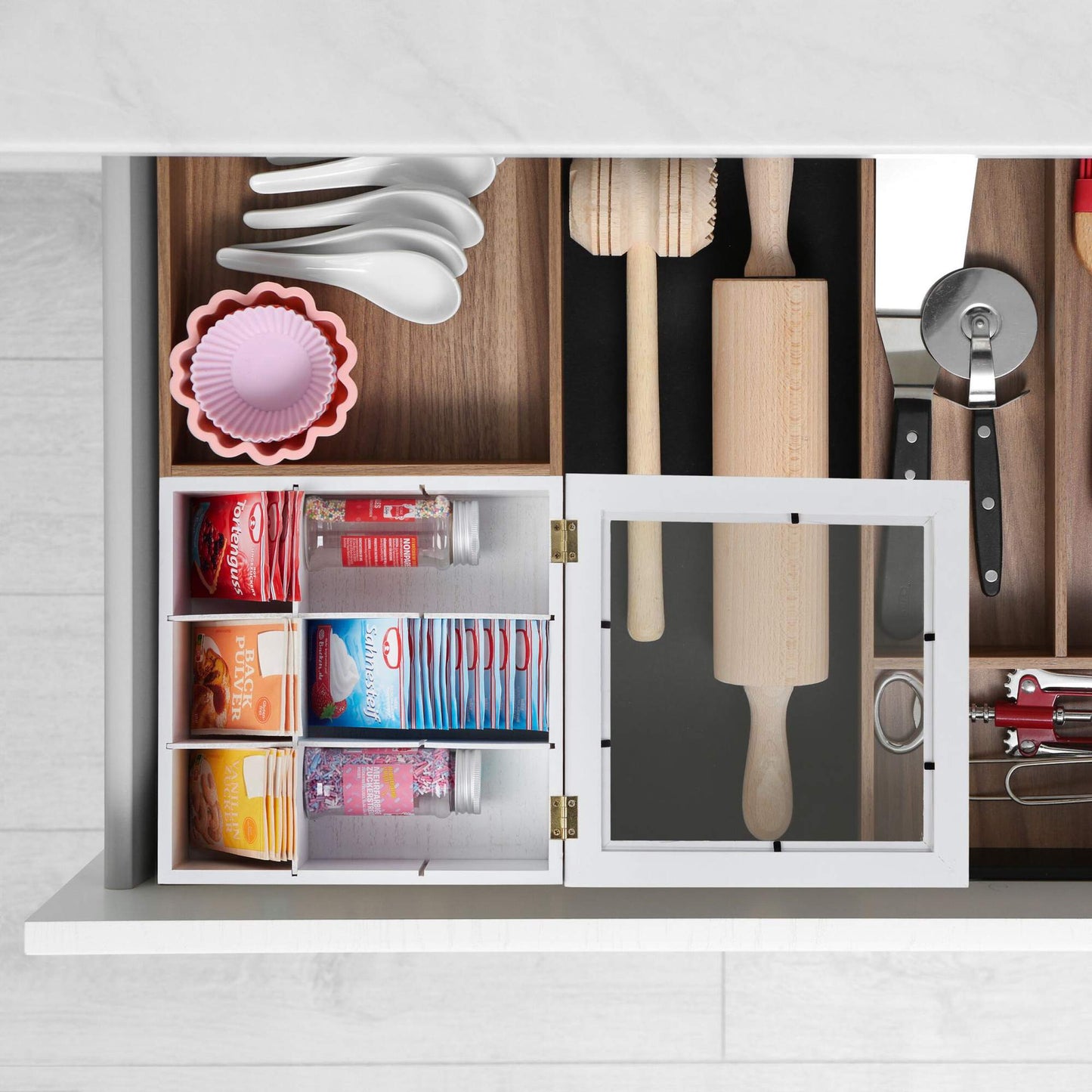 White tea box with 9 compartments