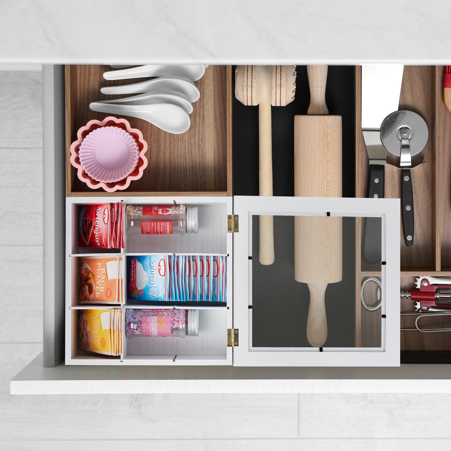 White tea box with 9 compartments
