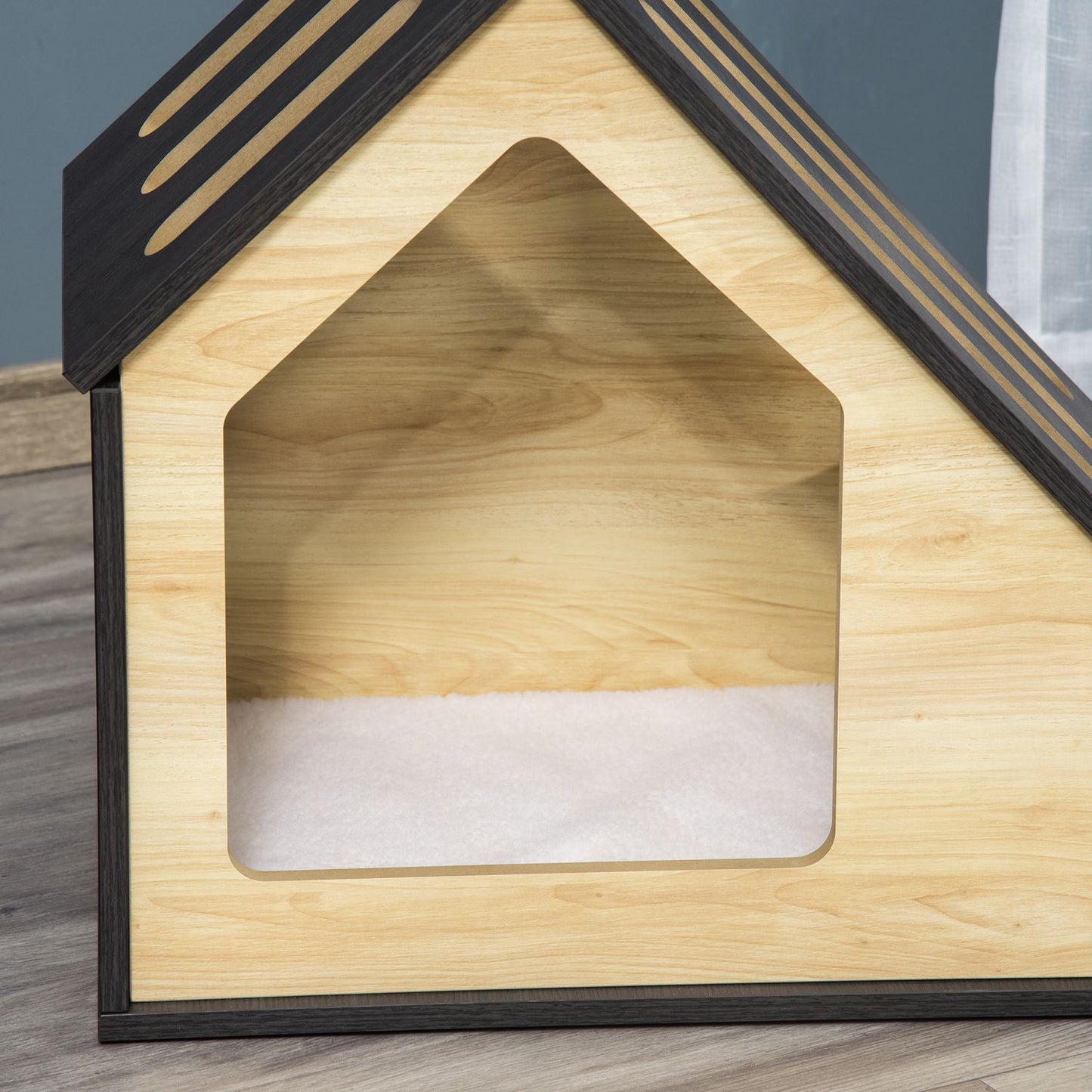 Wooden dog house with cushion, suitable for small pets up to 8 kg