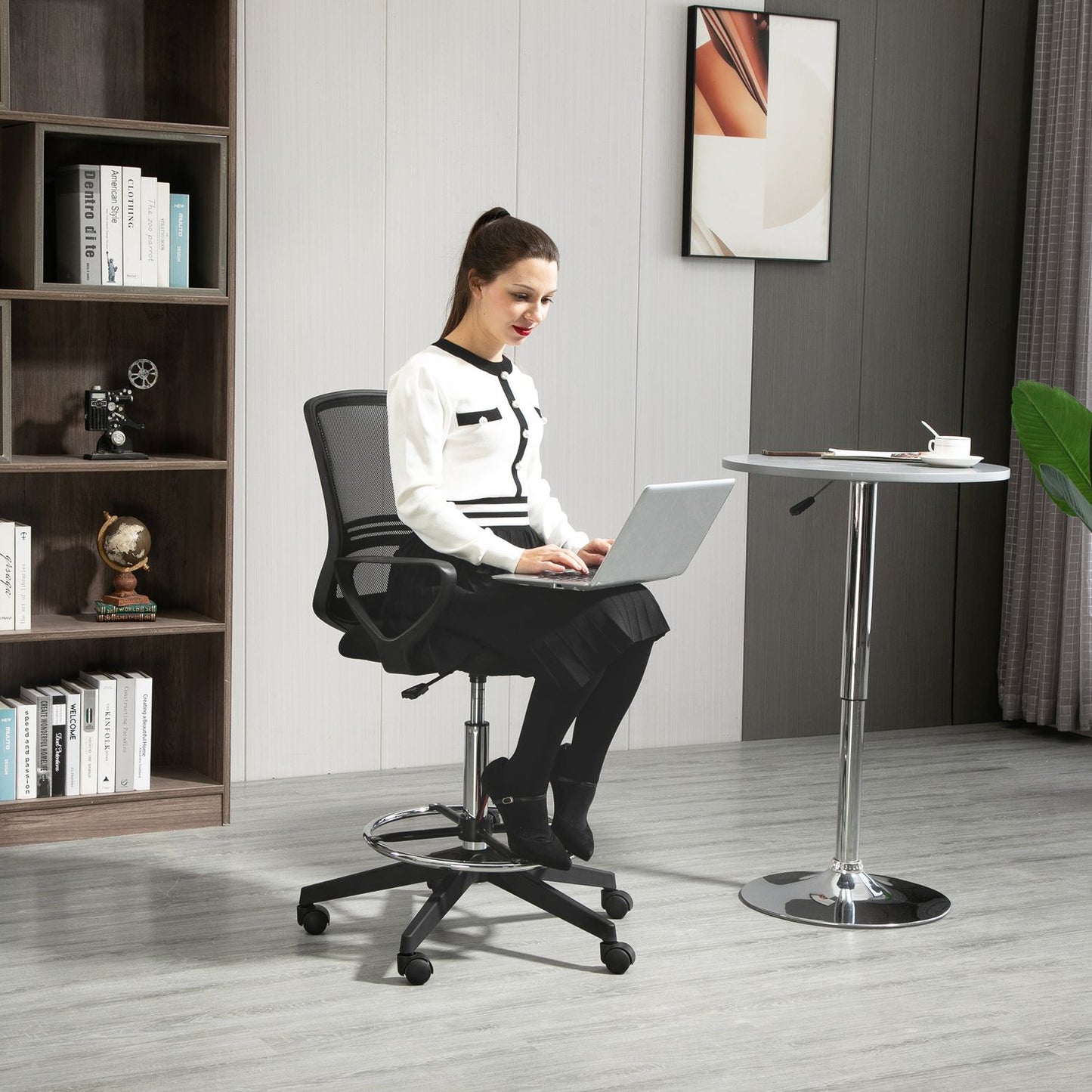 Ergonomic swivel office chair, height adjustable with footrest