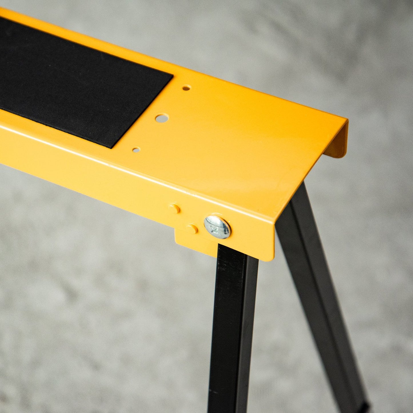 Folding steel saw horse - non-slip, 125 kg capacity