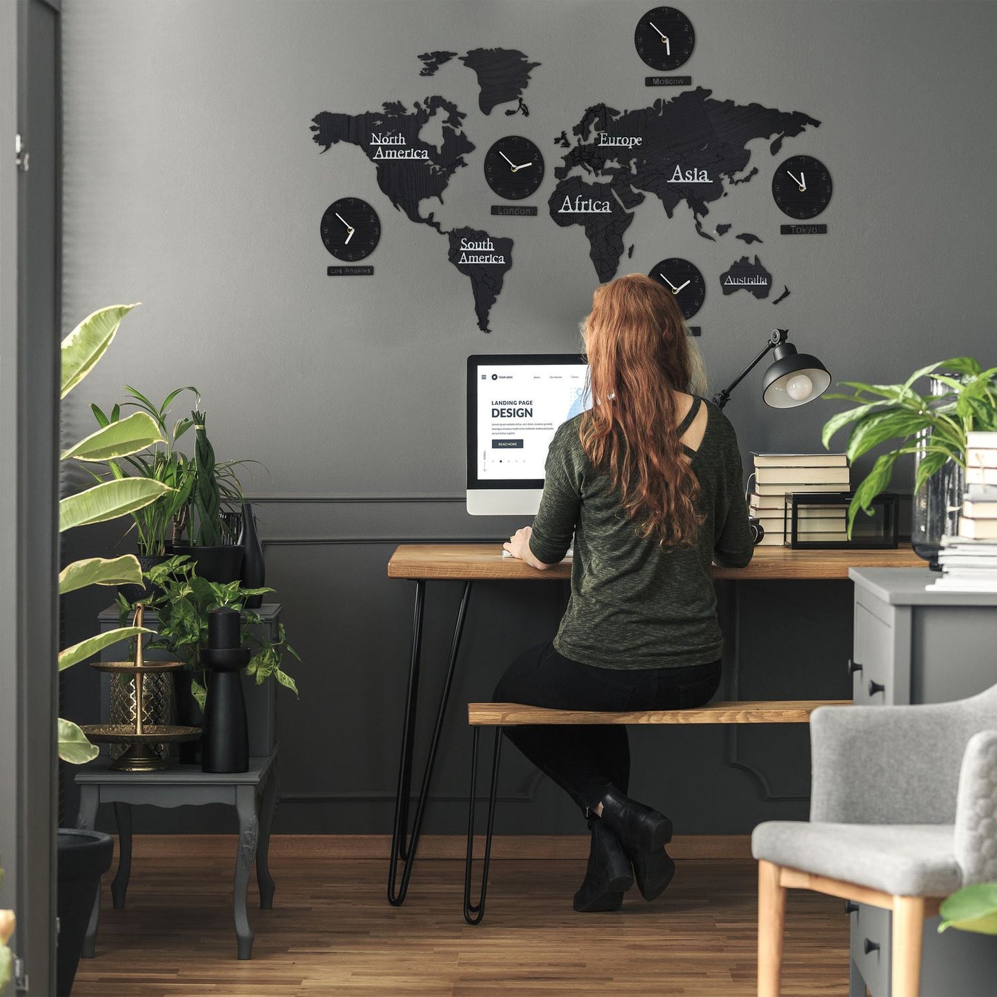World Map with 5 Clocks