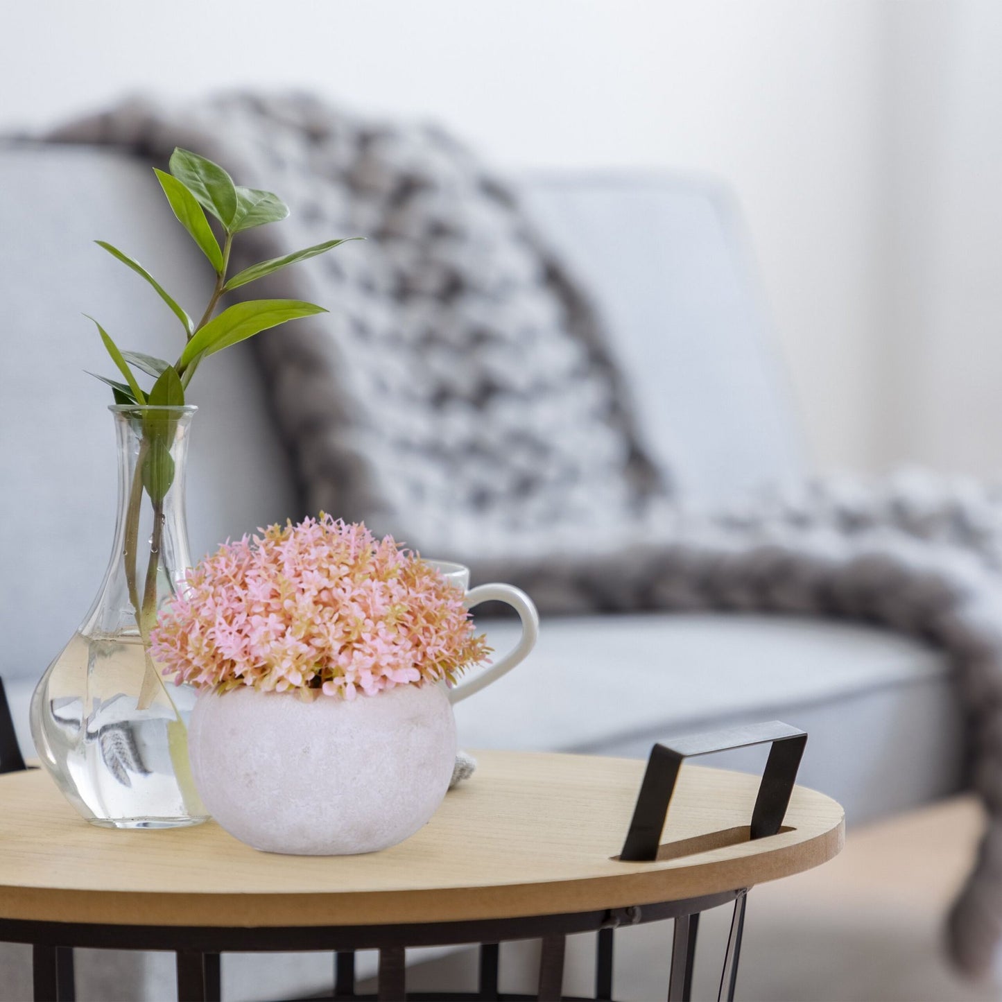 set of 4 artificial flowers in pot