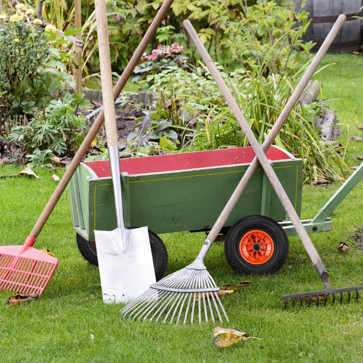 wheel set for 2 wheelbarrows with hose
